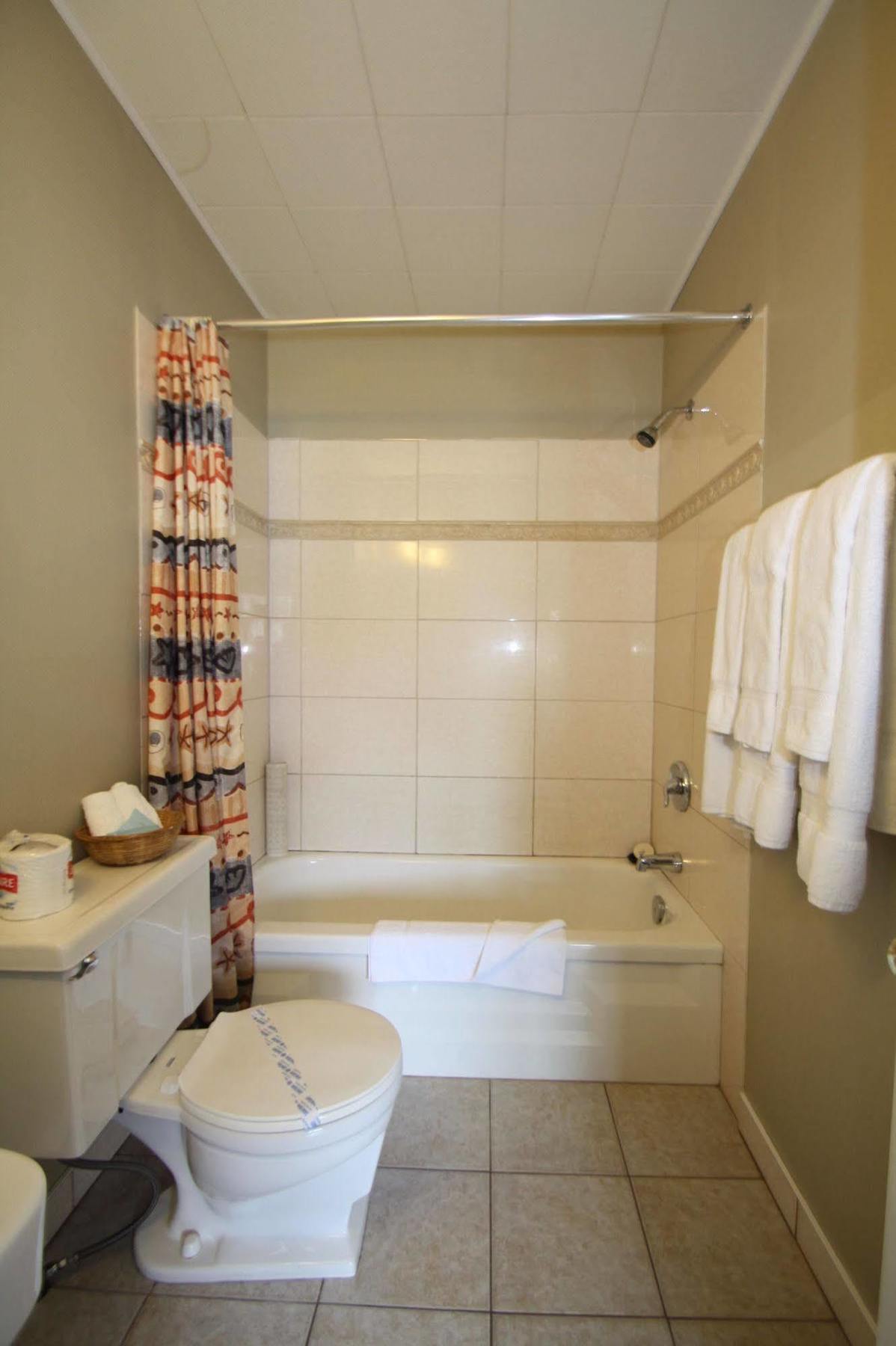 Harrison Spa Motel Harrison Hot Springs Dış mekan fotoğraf