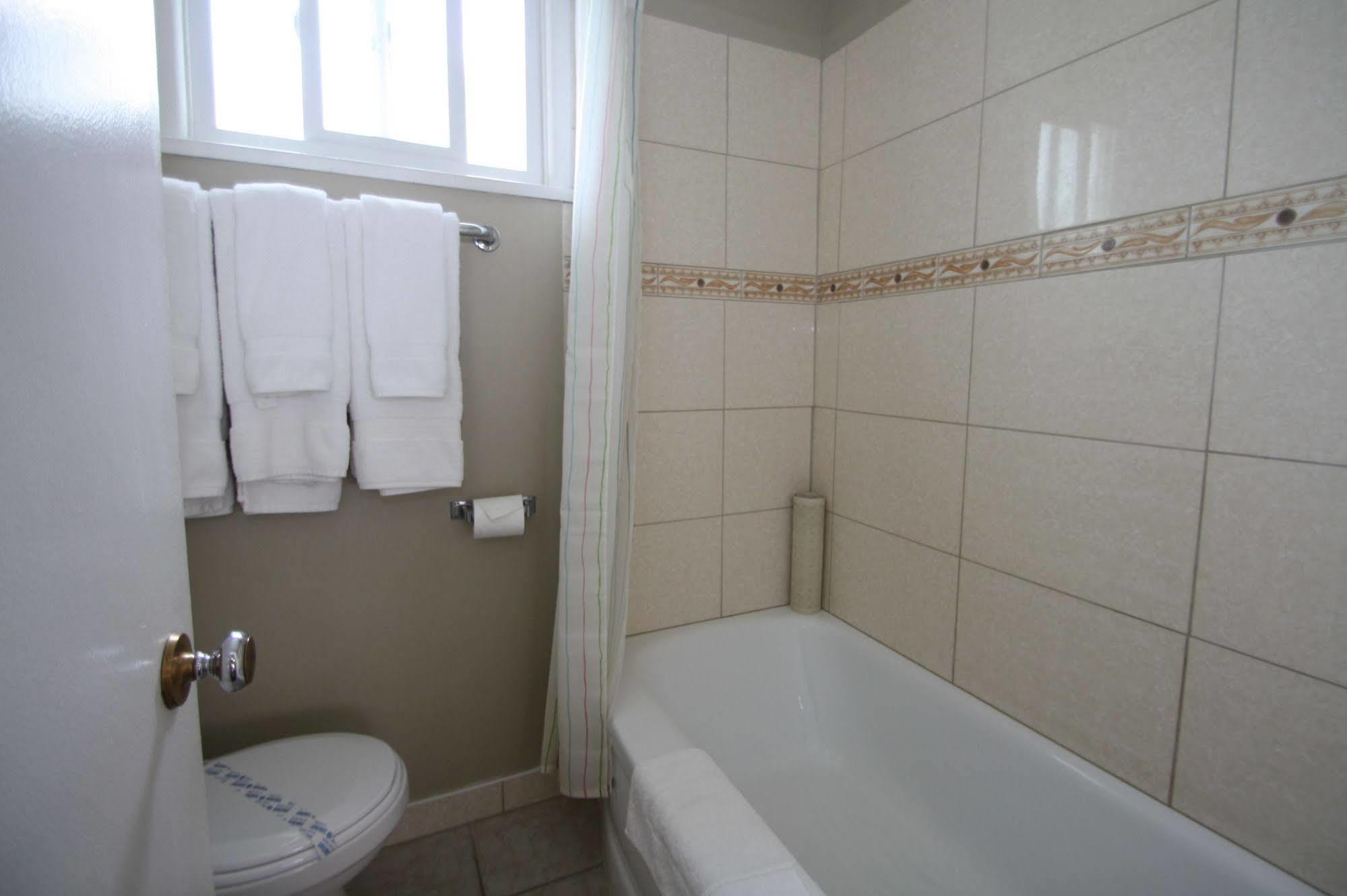 Harrison Spa Motel Harrison Hot Springs Dış mekan fotoğraf