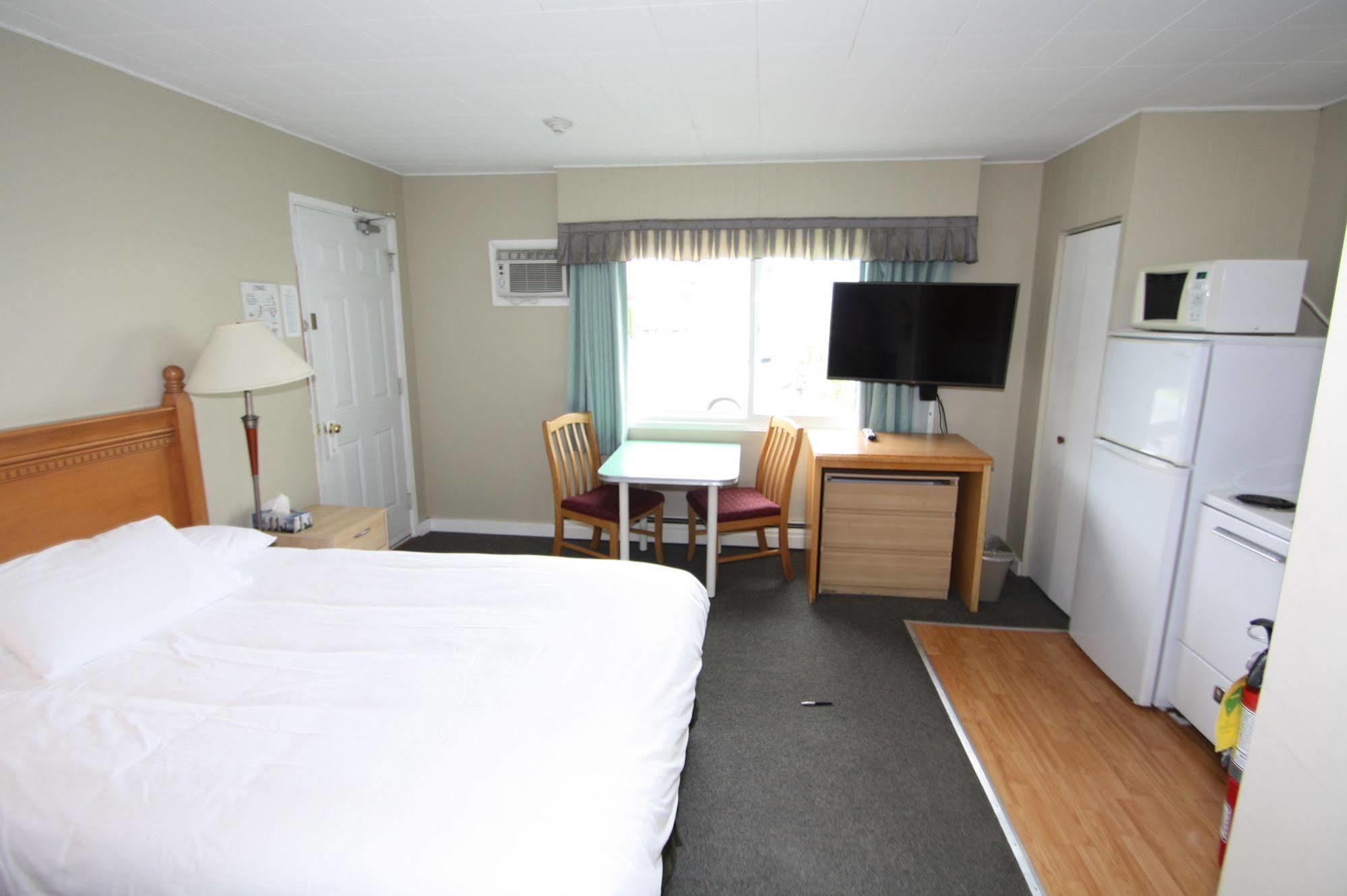 Harrison Spa Motel Harrison Hot Springs Dış mekan fotoğraf