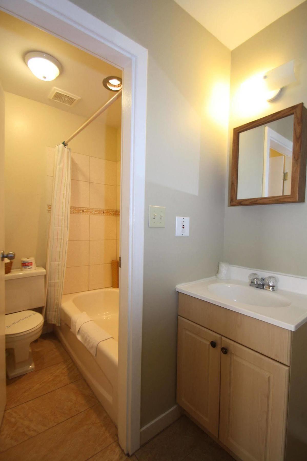 Harrison Spa Motel Harrison Hot Springs Dış mekan fotoğraf