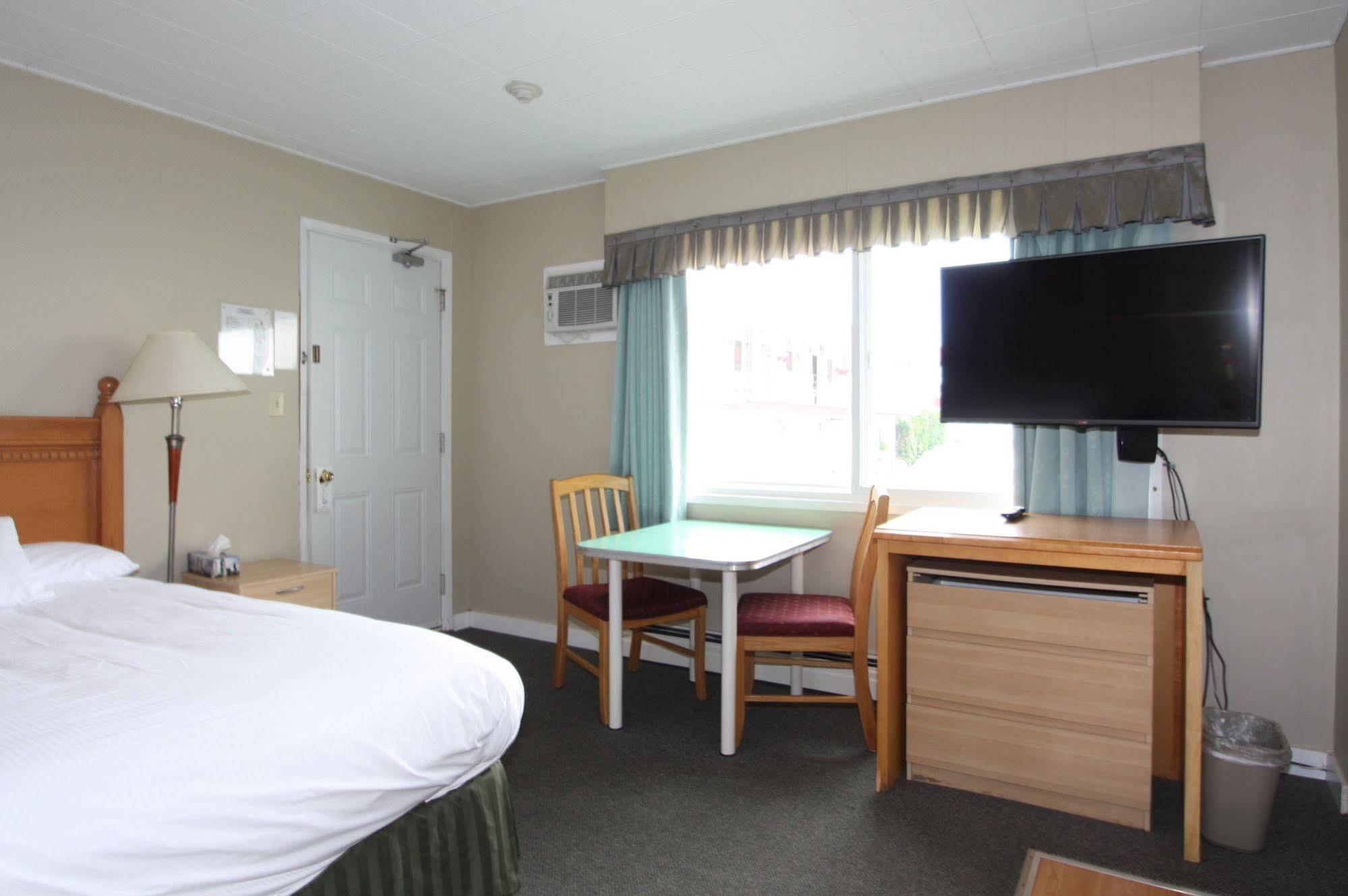 Harrison Spa Motel Harrison Hot Springs Dış mekan fotoğraf